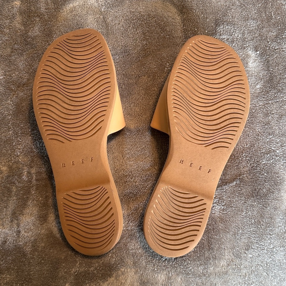 Reef Women's Beige Slide Sandals - Picture 3 of 3